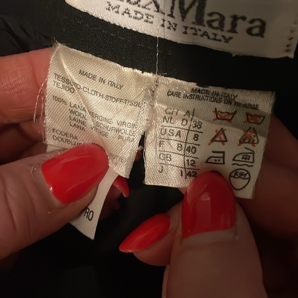 MaxMara skirt with button and zipper on side - Picture 7 of 7